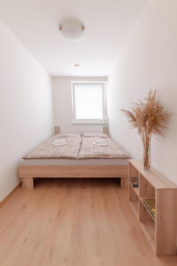 Strawberry Apartment Bratislava Dış mekan fotoğraf